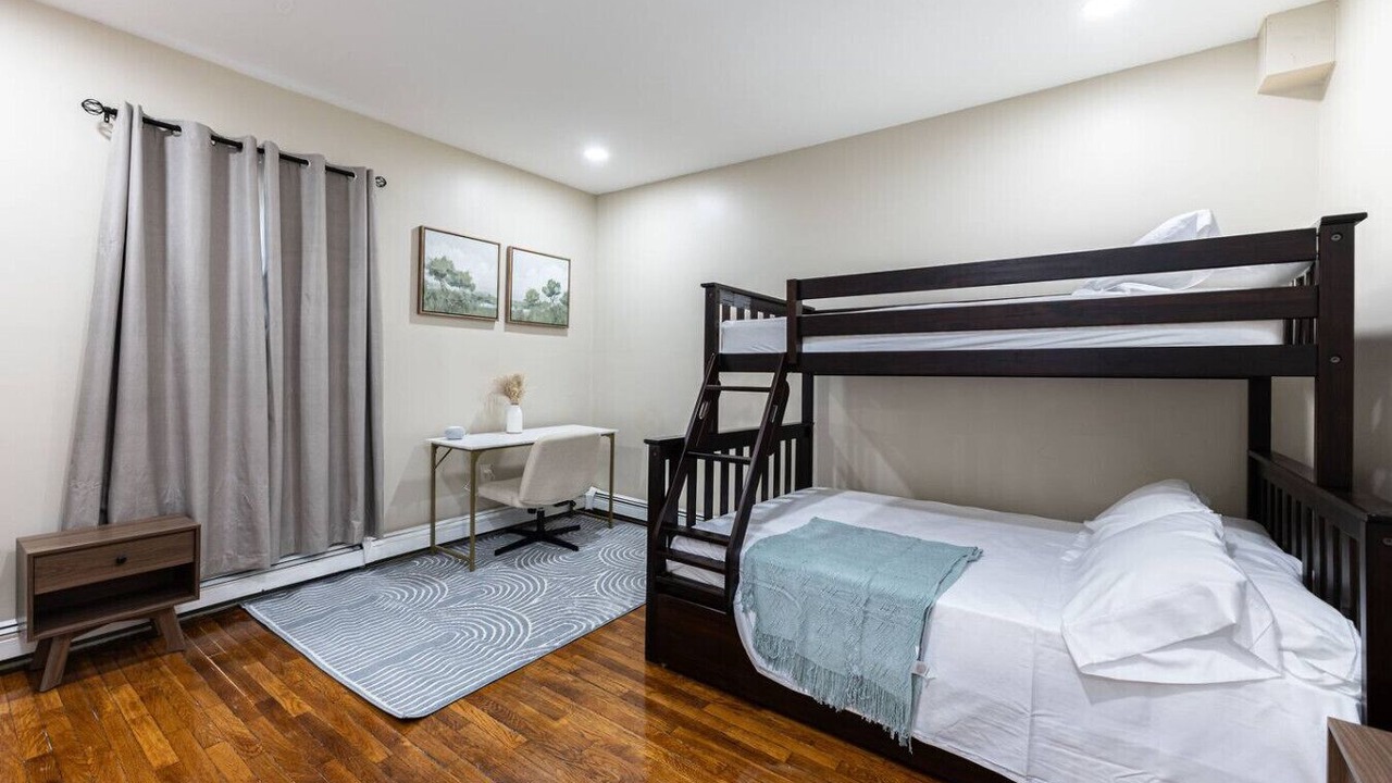 Photo of Bedroom in Roxbury