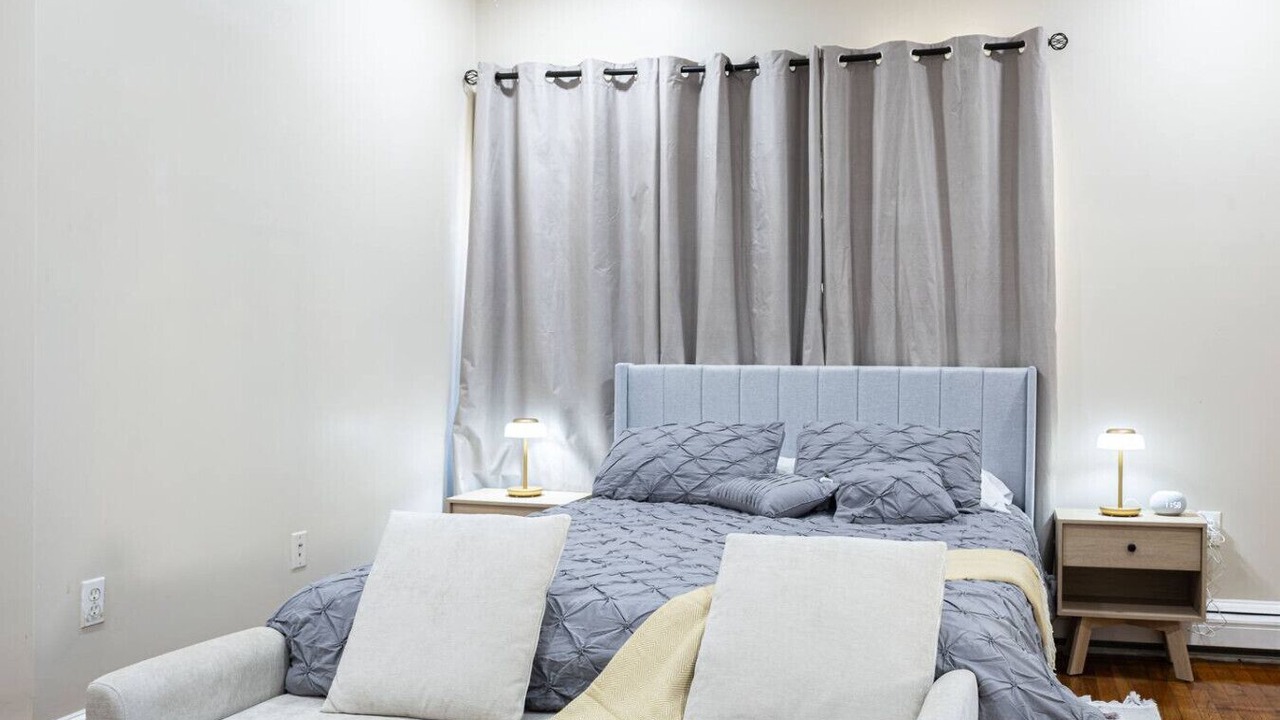 Photo of Bedroom in Roxbury