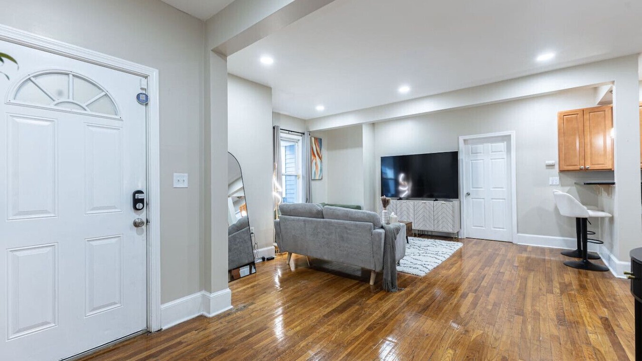 Photo of Livingroom in Roxbury