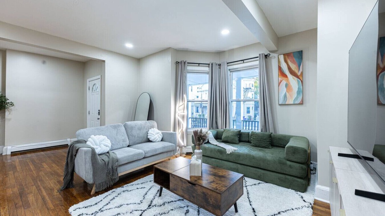 Photo of Livingroom in Roxbury