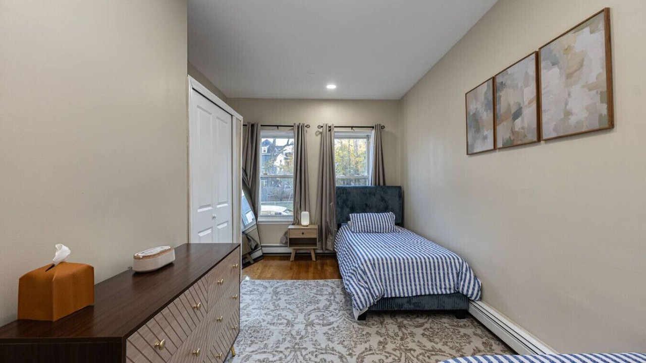 Photo of Bedroom in Roxbury