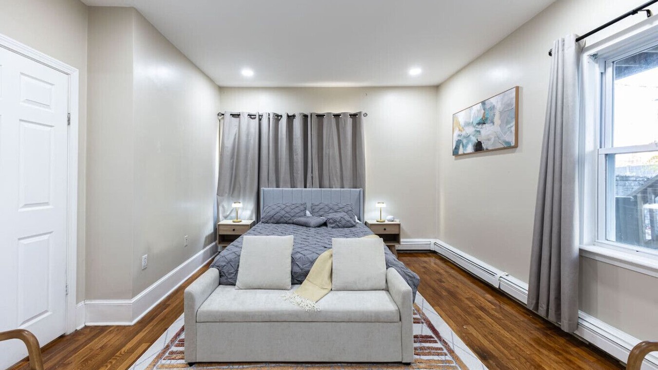Photo of Bedroom in Roxbury
