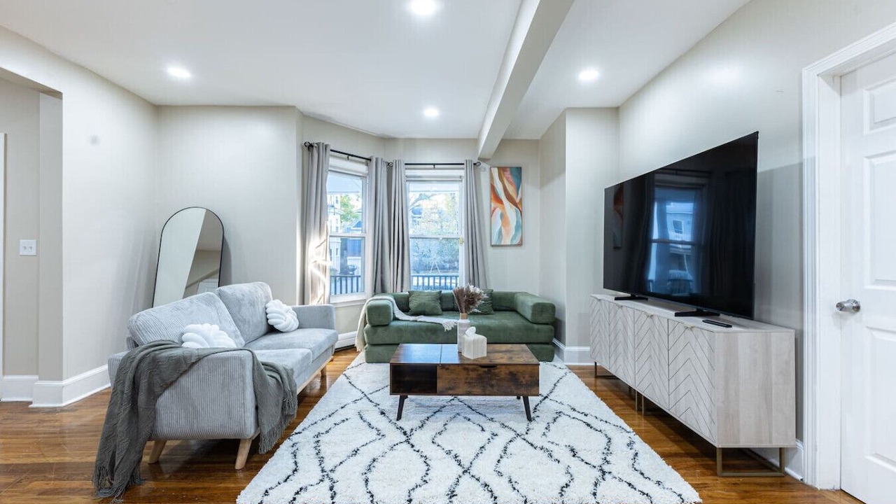 Photo of Livingroom in Roxbury
