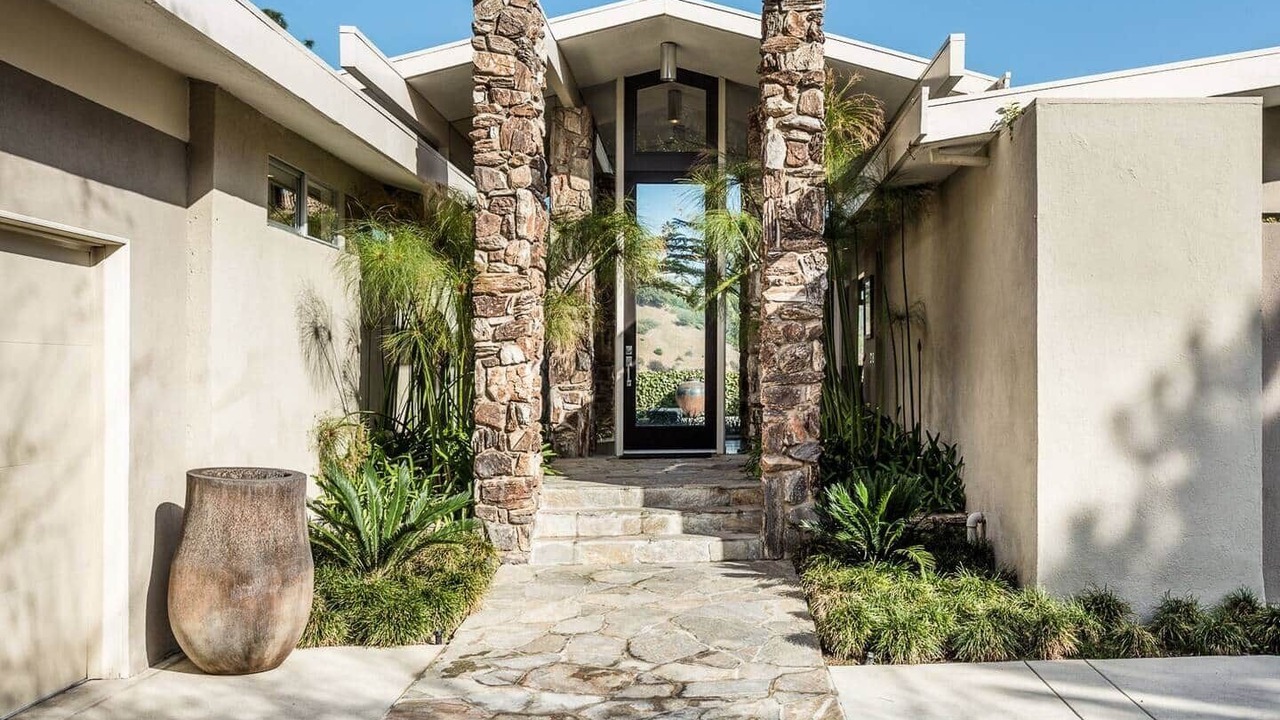 Photo of Others in Hollywood Hills West