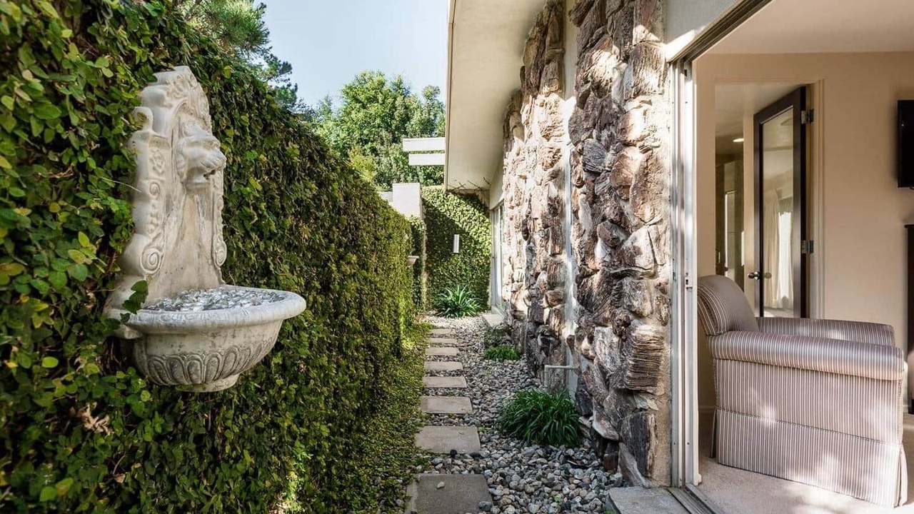 Photo of Outdoor in Hollywood Hills West