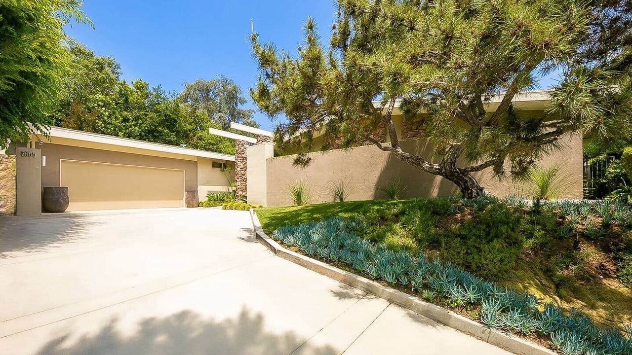 Photo of Outdoor in Hollywood Hills West