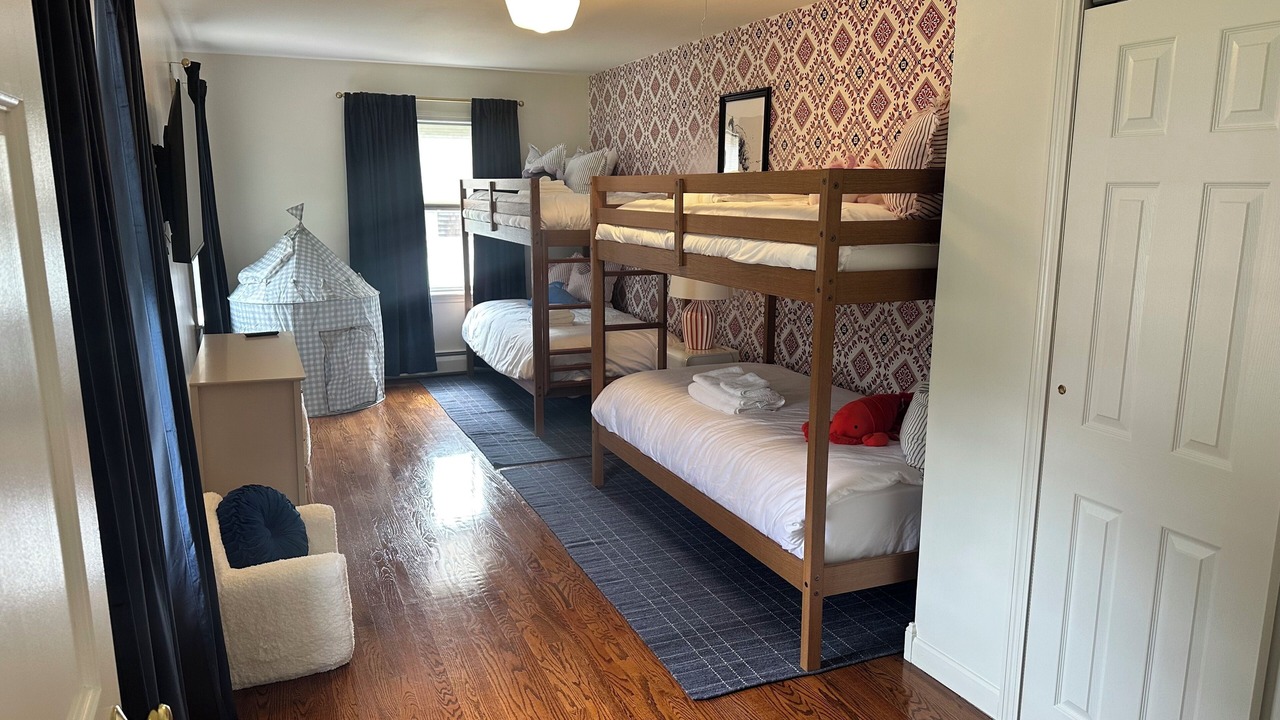Photo of Bedroom in Saunderstown