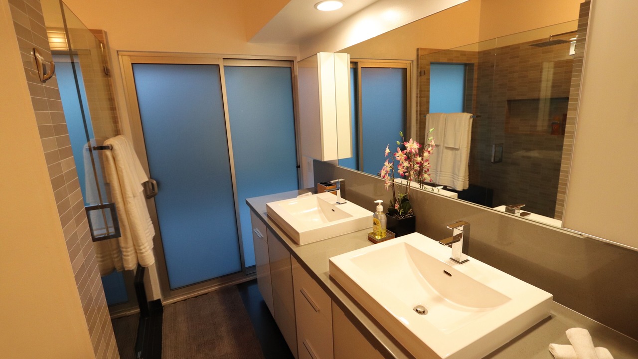 Photo of Bathroom in Hollywoodland