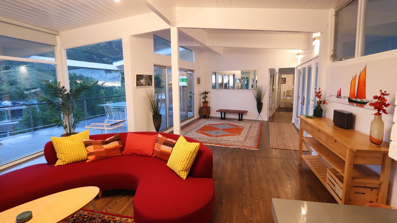 Photo of Livingroom in Hollywoodland