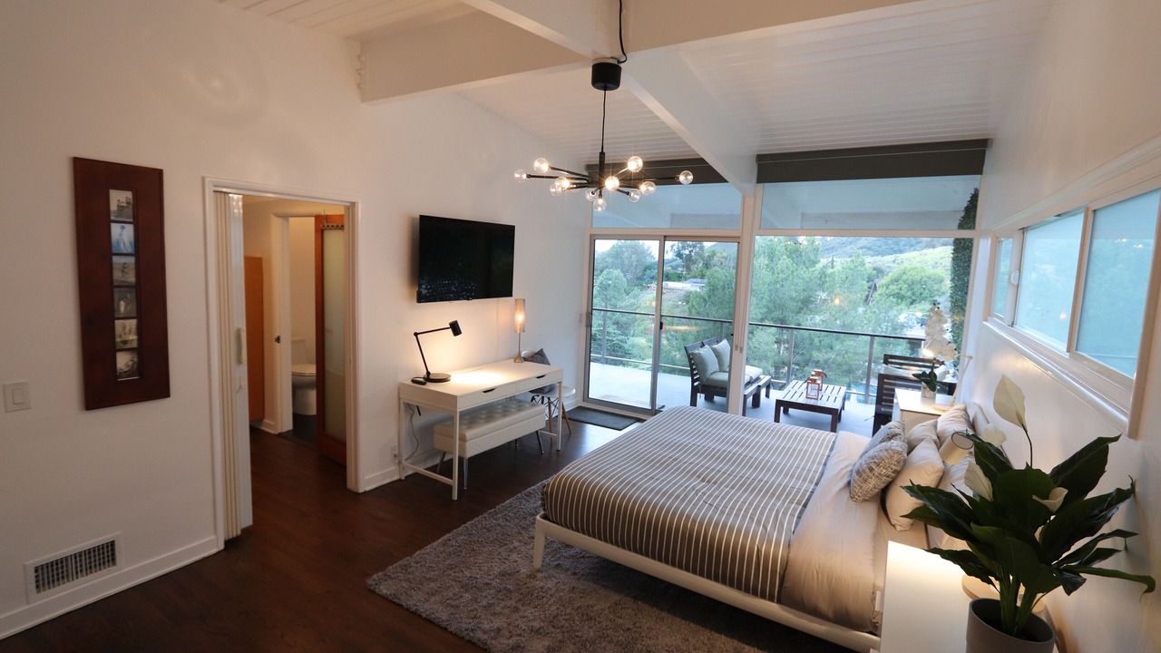 Photo of Bedroom in Hollywoodland