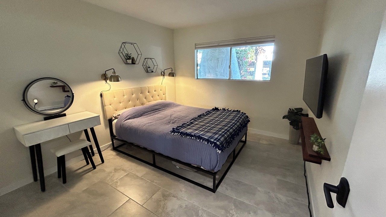 Photo of Bedroom in Racquet Club West