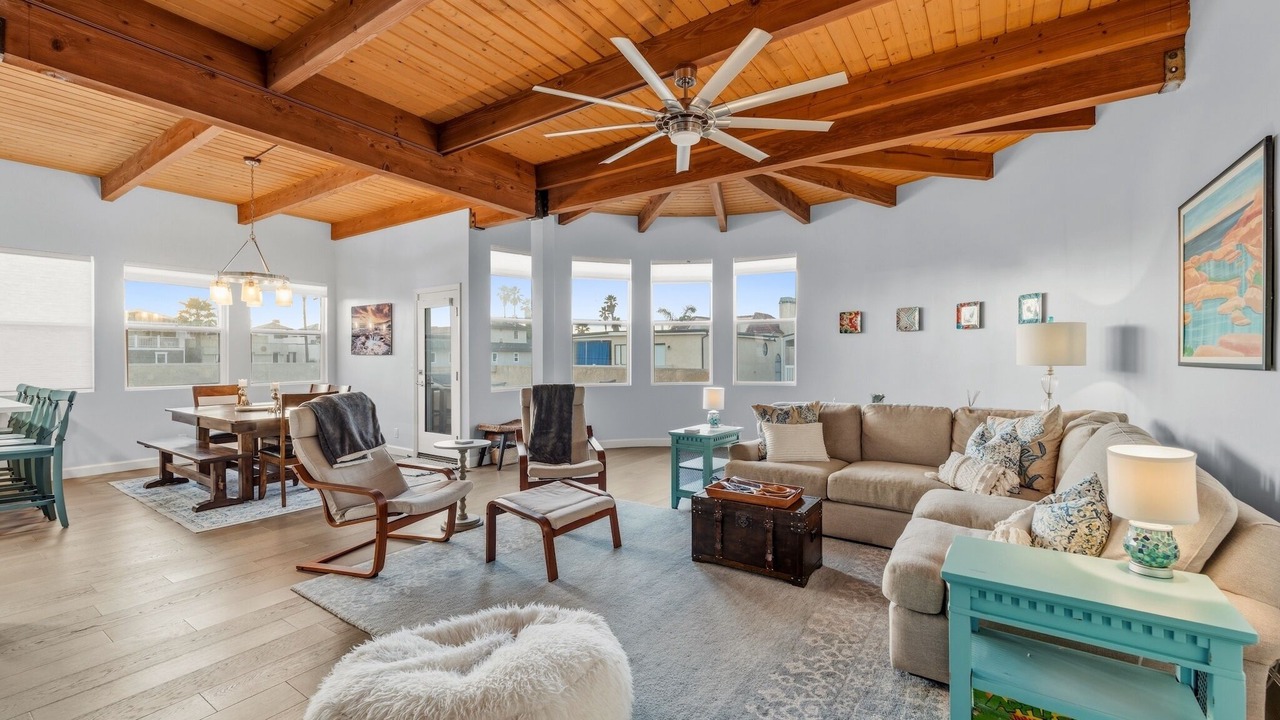 Photo of Livingroom in Oxnard Shores