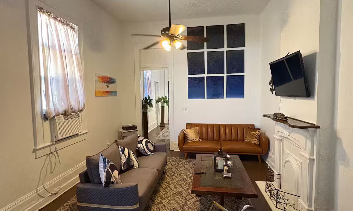 Photo of Livingroom in Mid-City