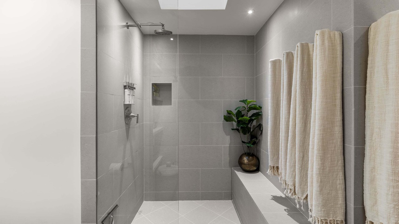 Photo of Bathroom in Racquet Club West