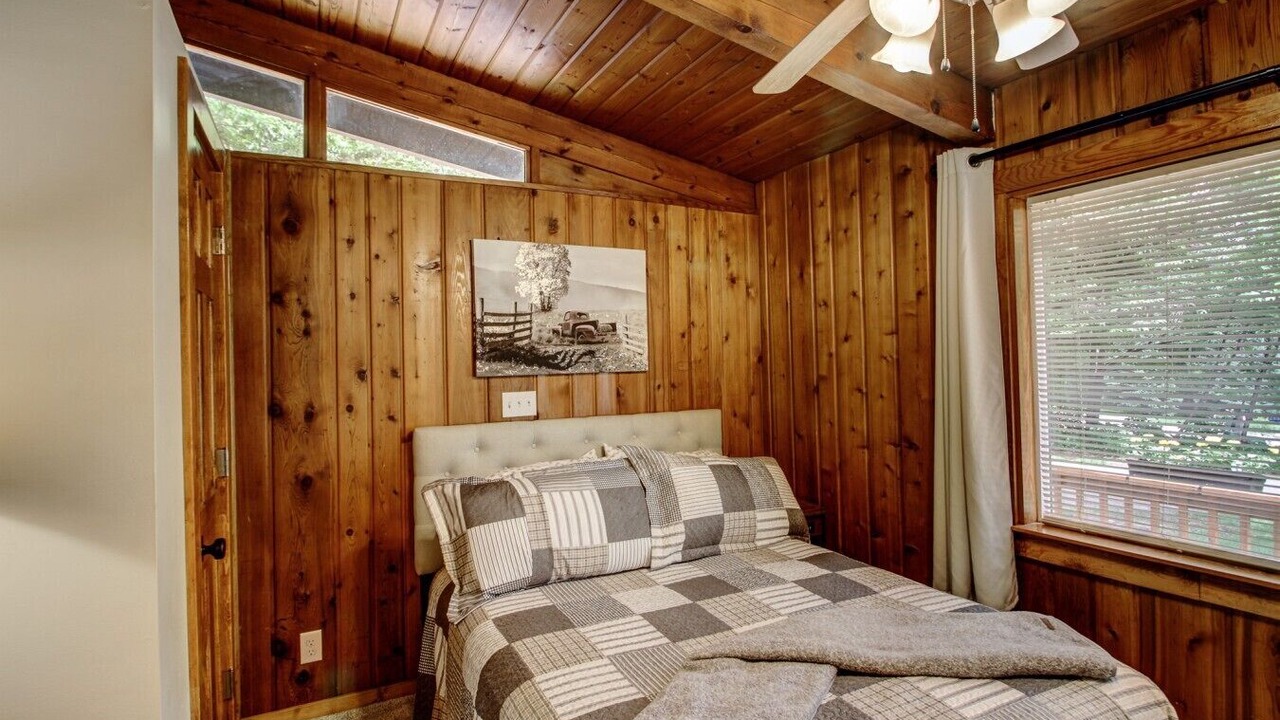 Photo of Bedroom in Breezy Point