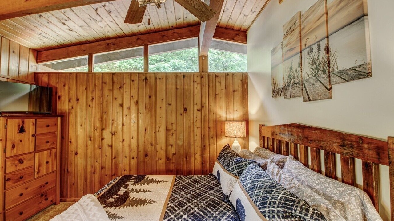 Photo of Bedroom in Breezy Point