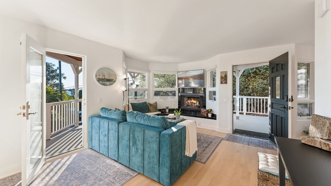 Photo of Livingroom in Summerland