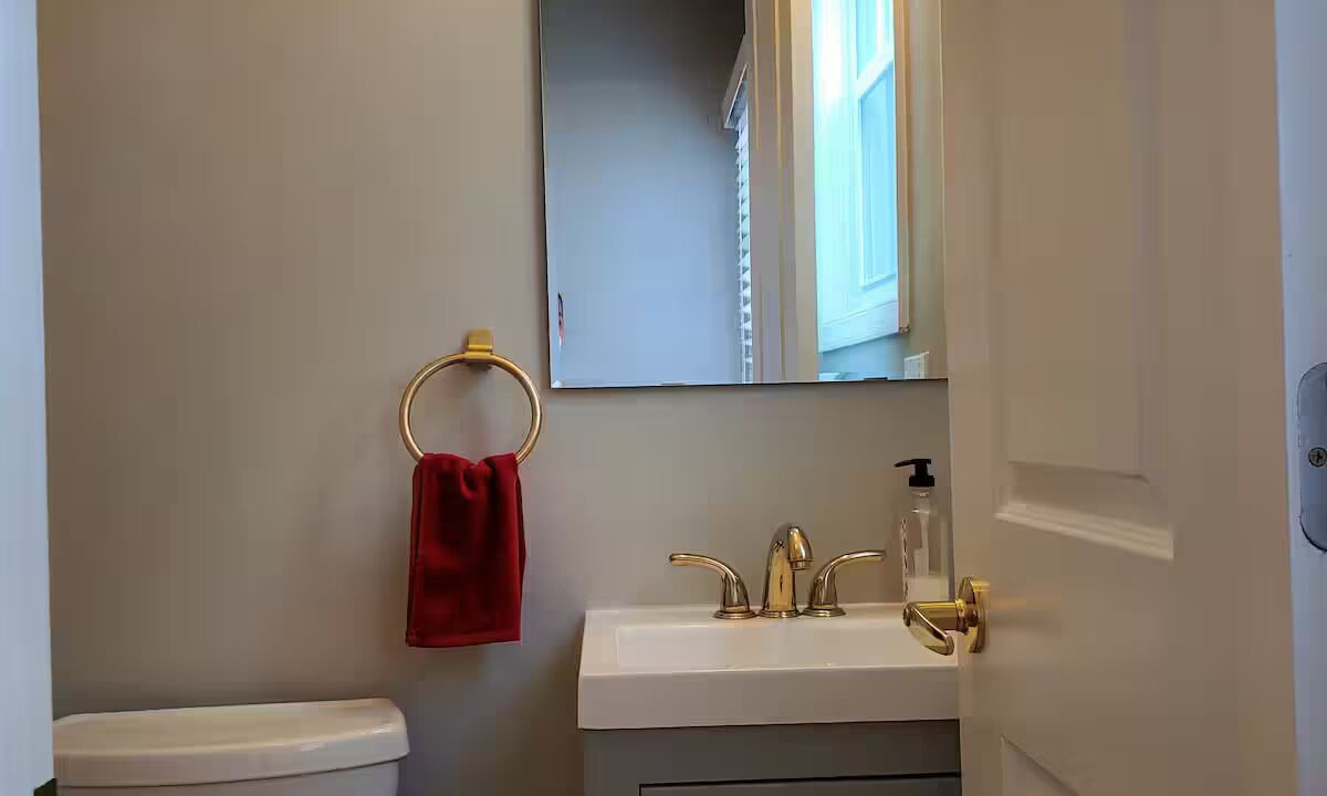 Photo of Bathroom in Anacostia