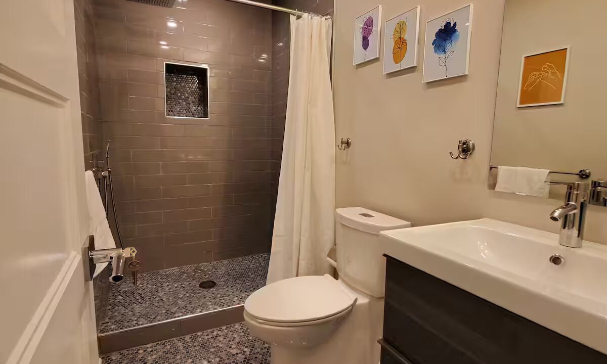 Photo of Bathroom in Anacostia
