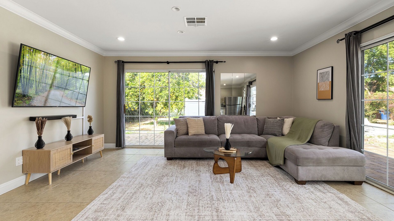 Photo of Livingroom in Woodland Hills