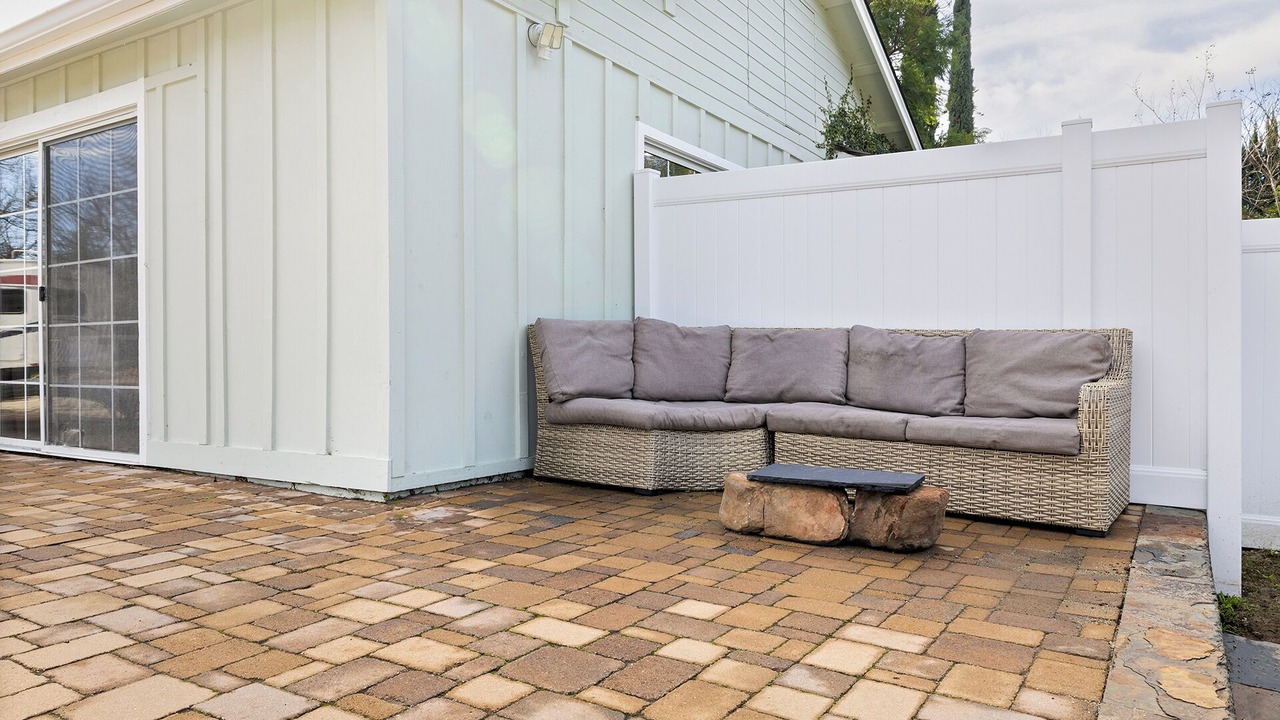 Photo of Patio Balcony in Woodland Hills