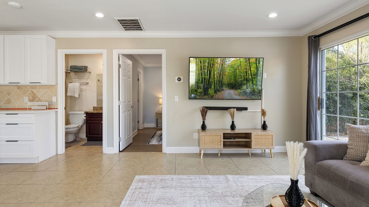 Photo of Livingroom in Woodland Hills