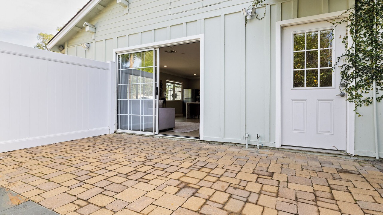 Photo of Outdoor in Woodland Hills