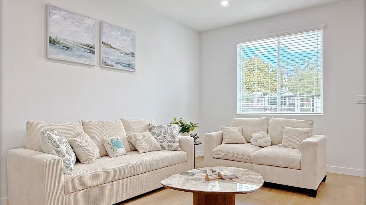 Photo of Livingroom in East Pasadena