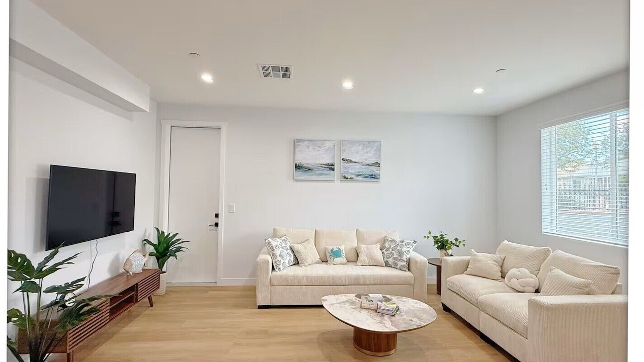 Photo of Livingroom in East Pasadena