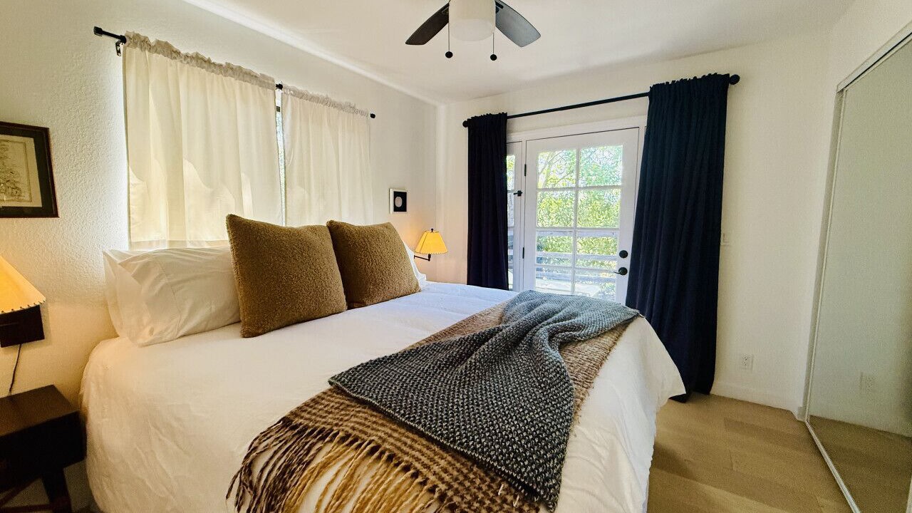 Photo of Bedroom in Meiners Oaks