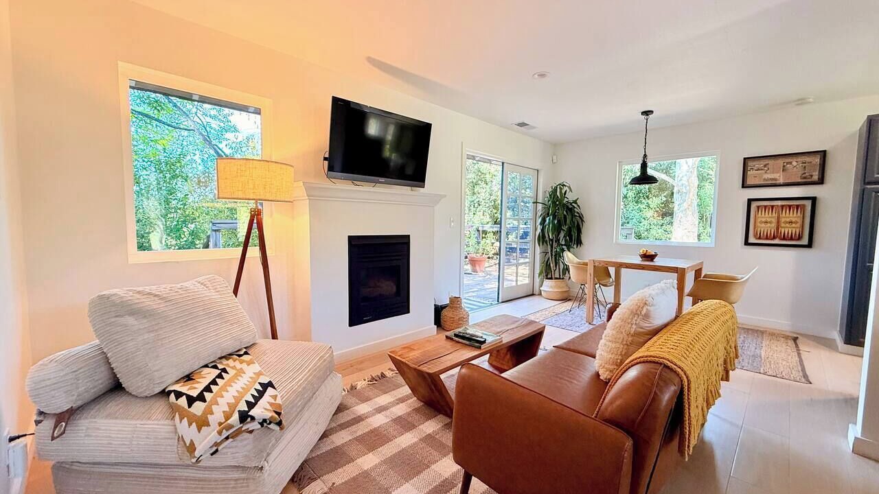 Photo of Livingroom in Meiners Oaks