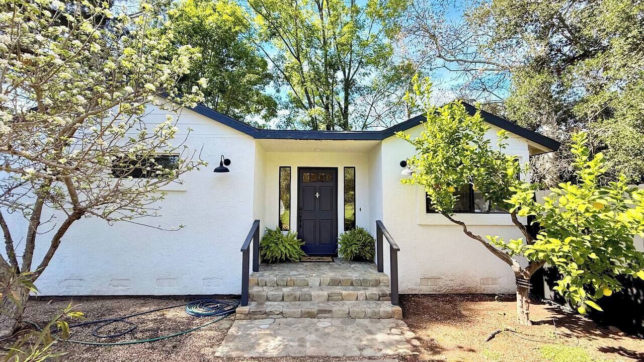 Photo of Outdoor in Meiners Oaks