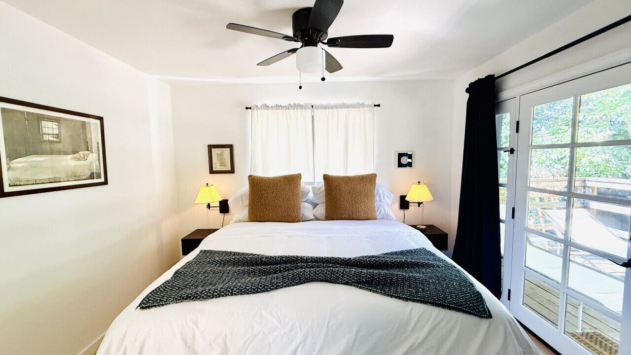Photo of Bedroom in Meiners Oaks