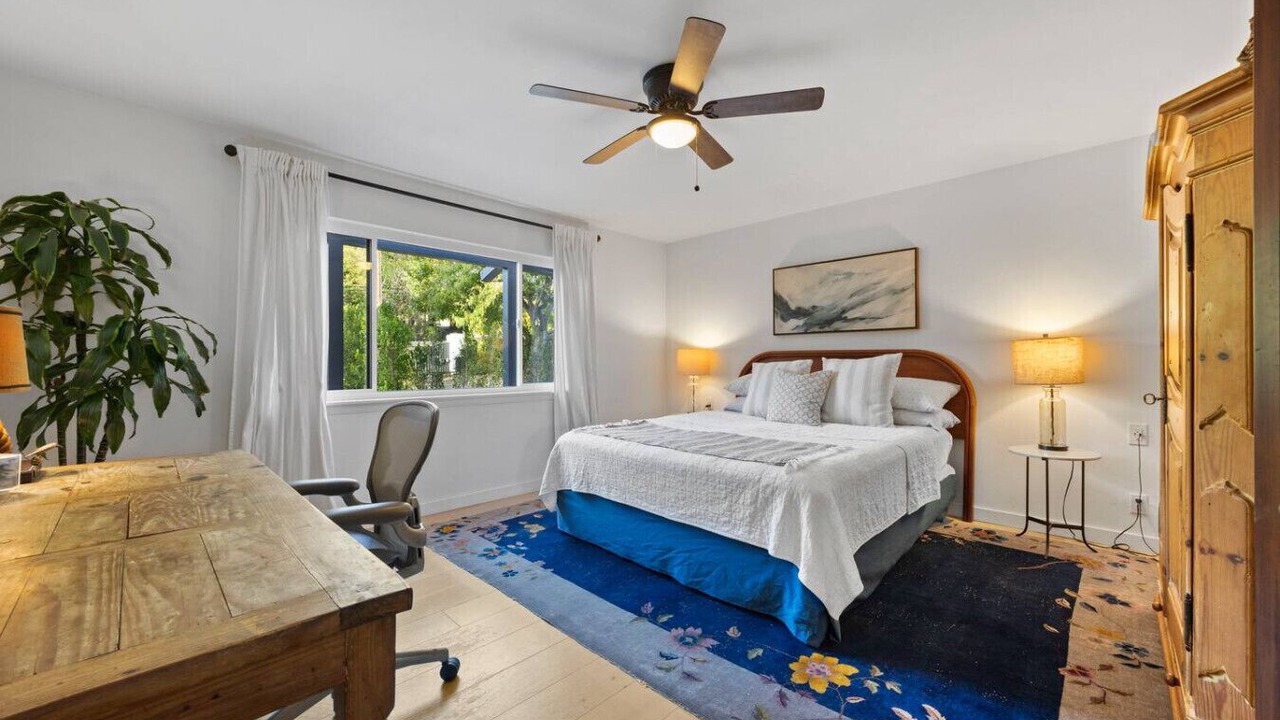 Photo of Bedroom in Meiners Oaks