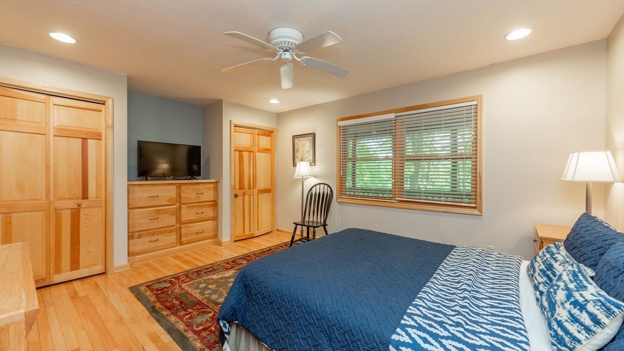 Photo of Bedroom in Mountainside