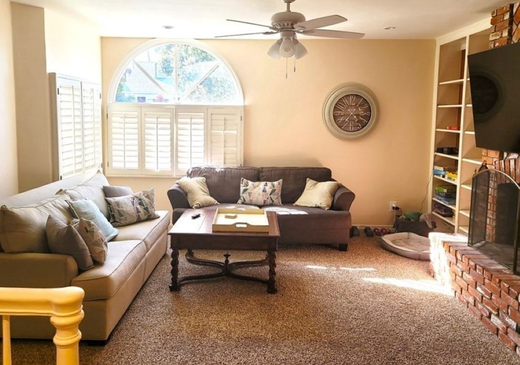 Photo of Livingroom in Old Towne
