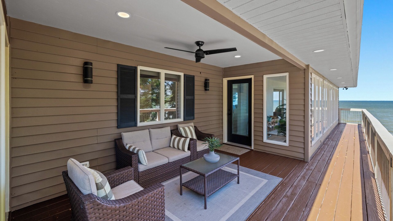 Photo of Patio Balcony in Calvert Beach-Long Beach