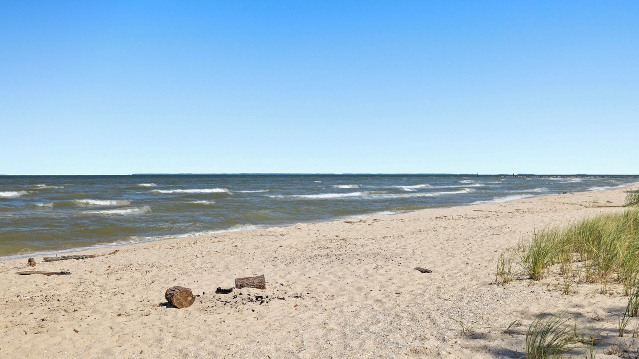 Photo of Others in Calvert Beach-Long Beach