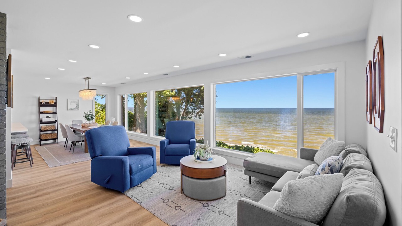 Photo of Livingroom in Calvert Beach-Long Beach