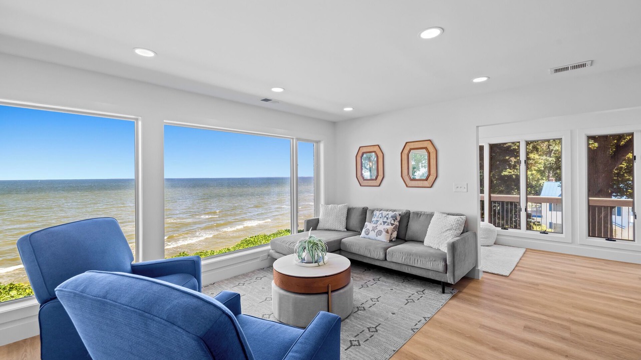 Photo of Livingroom in Calvert Beach-Long Beach