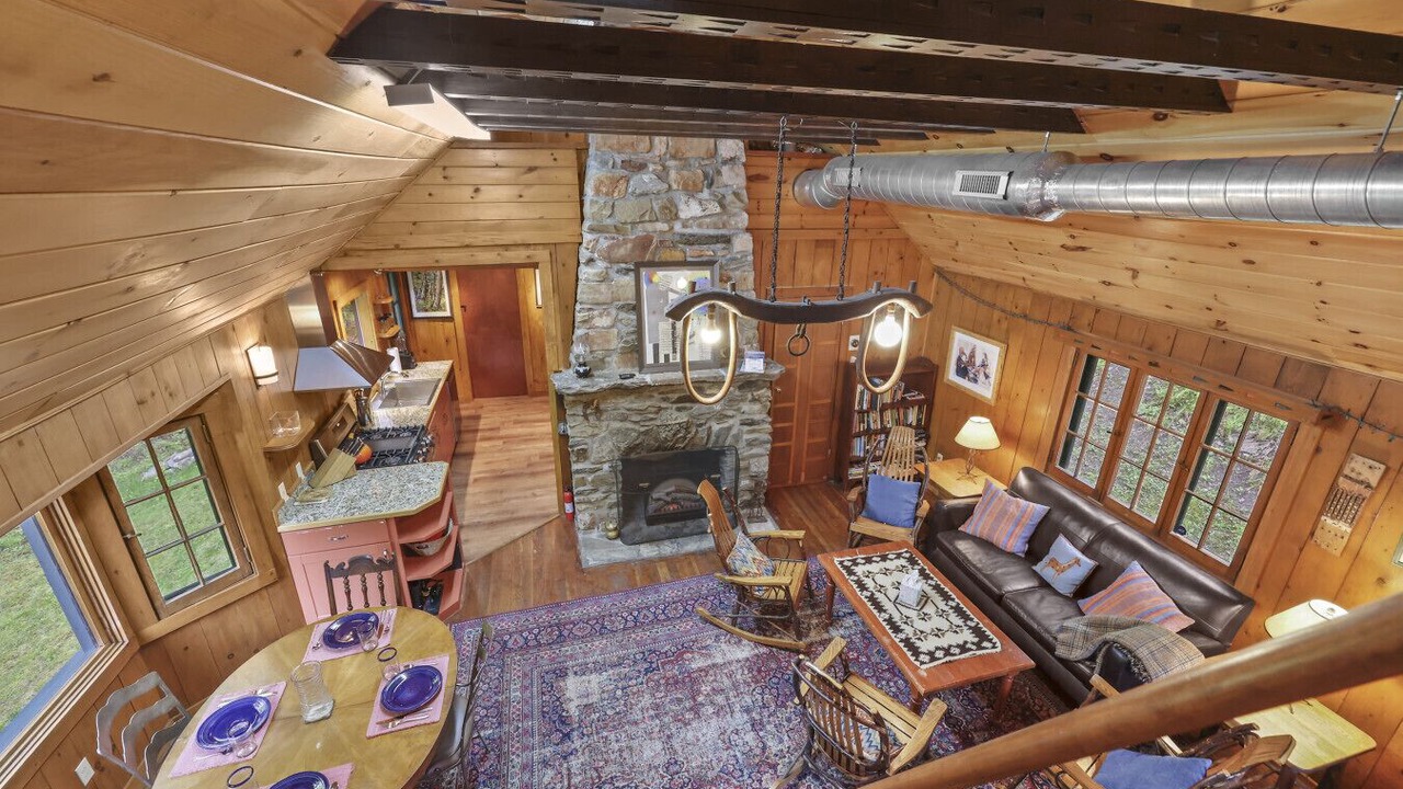 Photo of Livingroom in Lenox