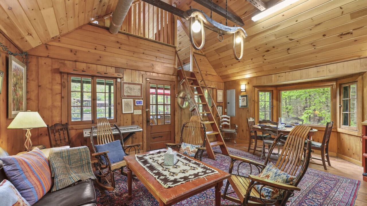 Photo of Livingroom in Lenox