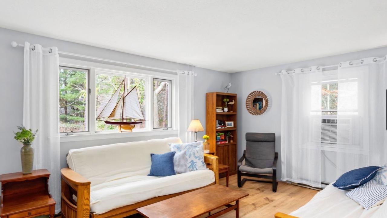 Photo of Livingroom in Brewster