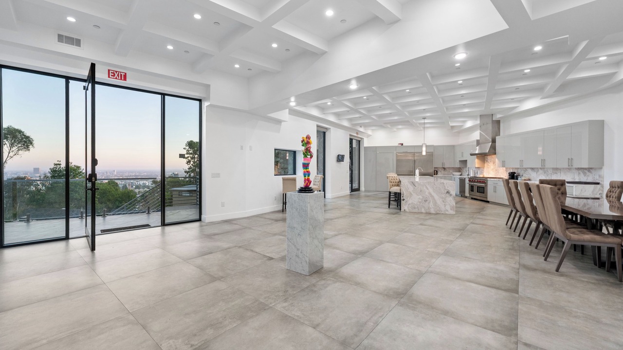 Photo of Others in Hollywood Hills