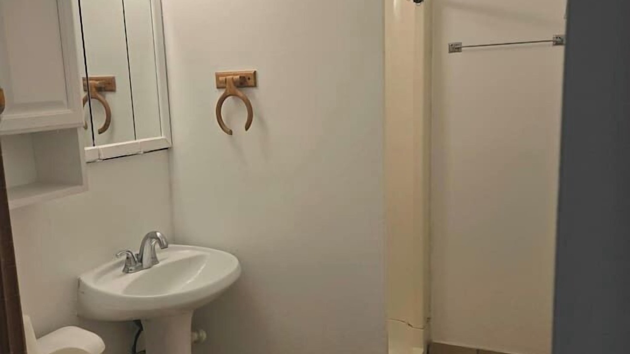 Photo of Bathroom in Victory
