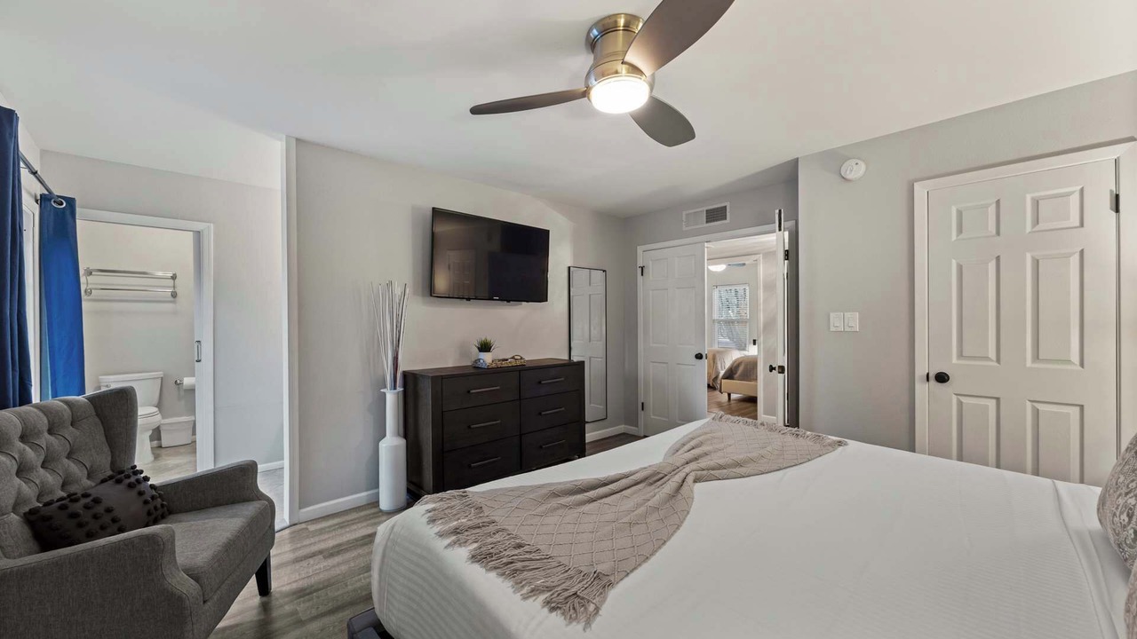 Photo of Bedroom in Raskin Estates