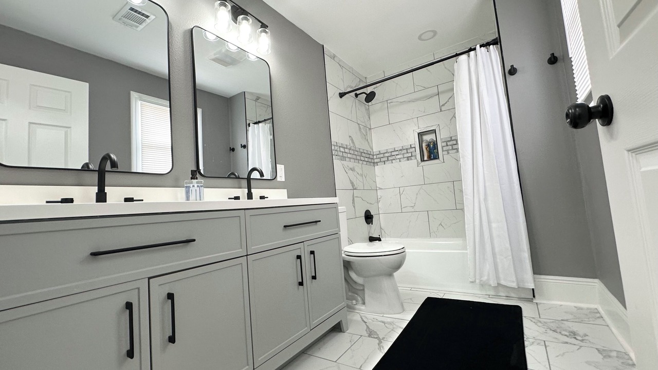 Photo of Bathroom in Dillard
