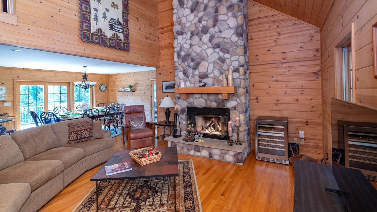 Photo of Livingroom in The Galena Territory
