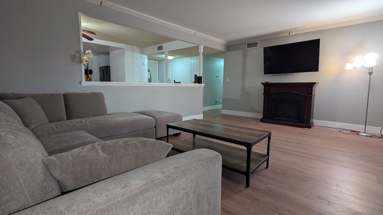 Photo of Livingroom in Simi Valley