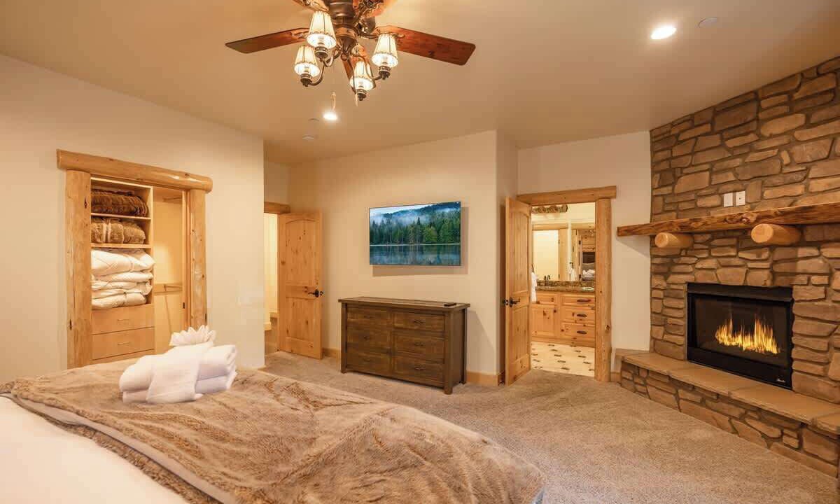 Photo of Bedroom in Summit Estates